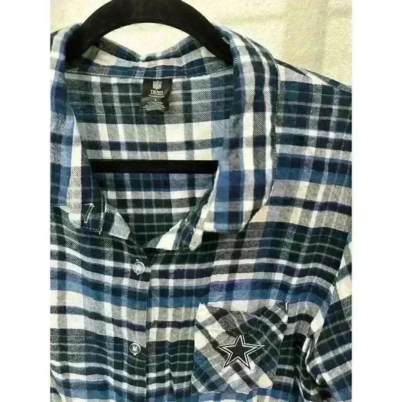 Dallas Cowboy Team Apparel, Ladies Long Sleeve Flannel Button Up - Picture 2 of 6